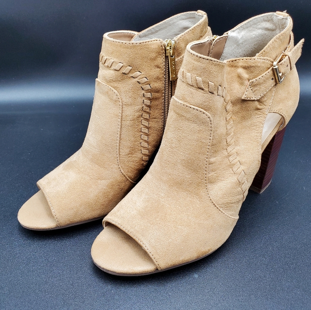 Unisa Malaniee Bootie Women Size 7.5